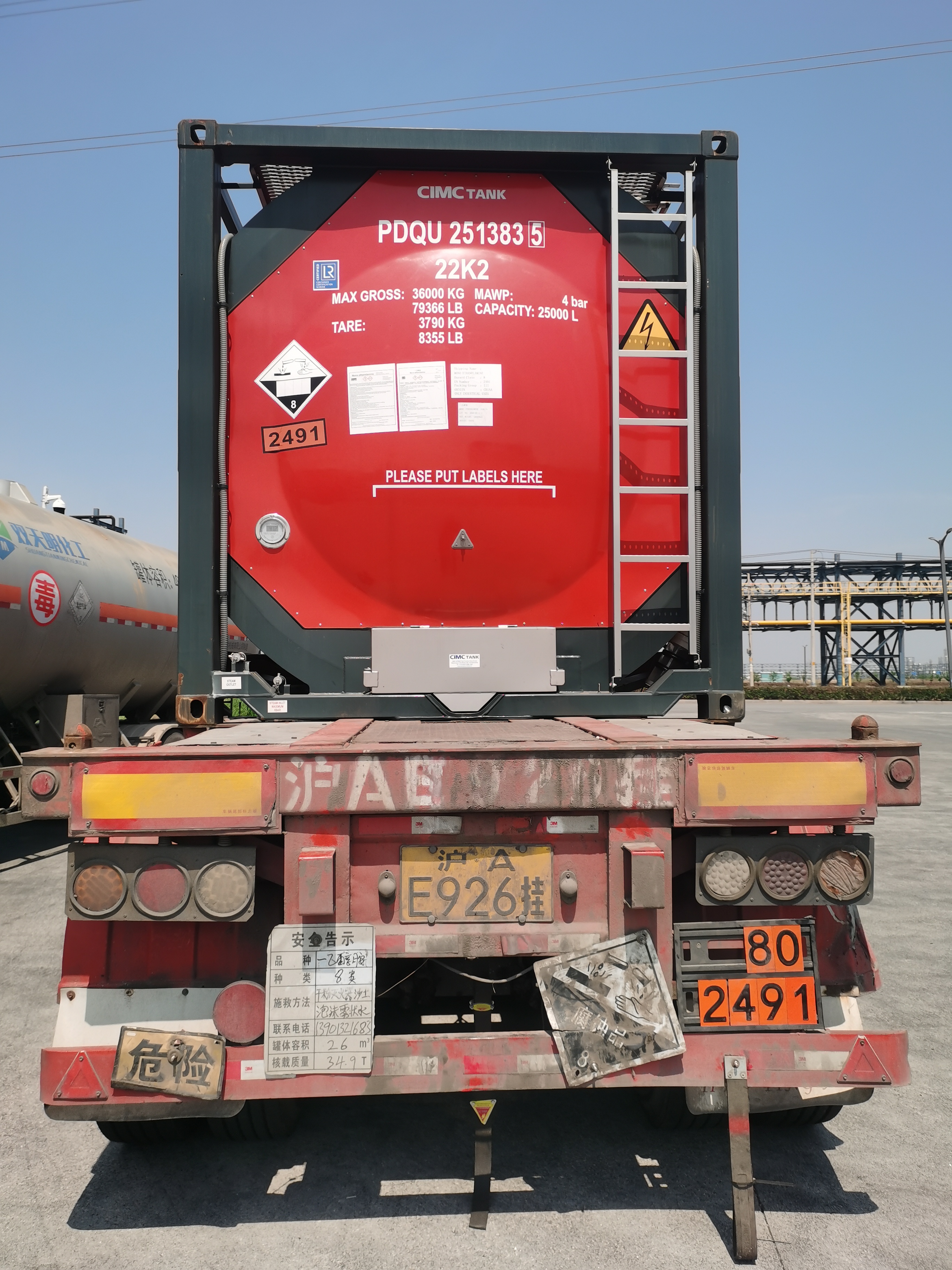 Flexitank bulk liquid liner secured inside container